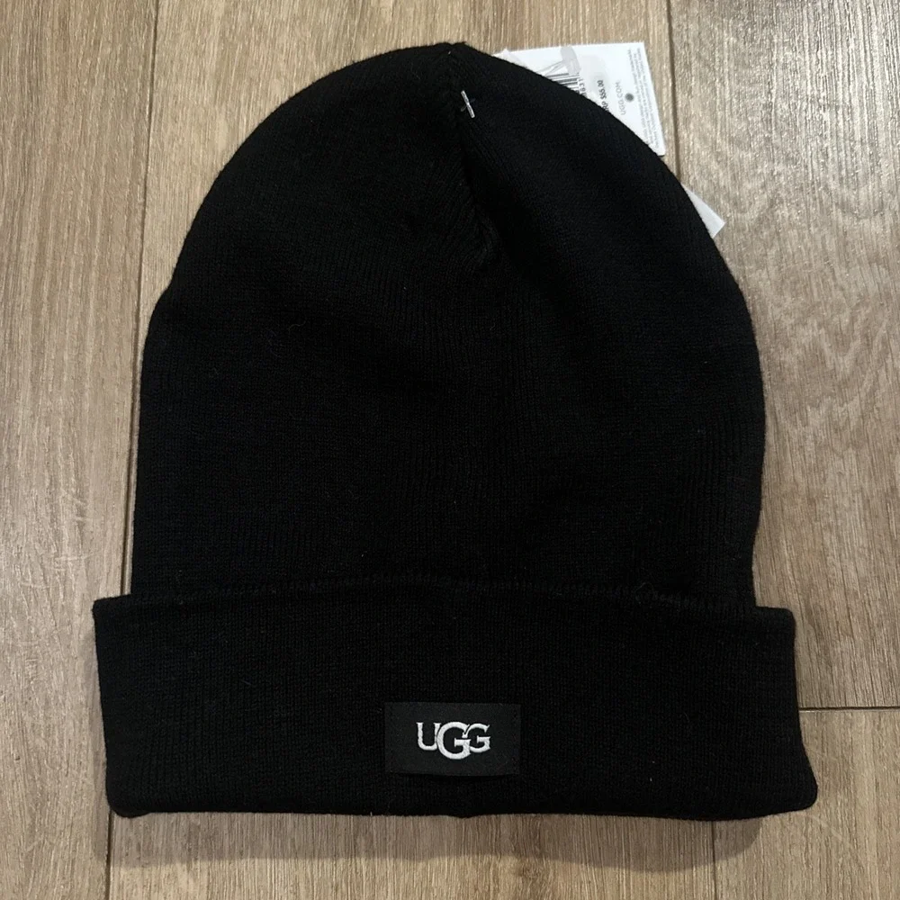 UGG Woman's Cuffed Knit Hat Cap Beanie Wool Blend Logo‎ Black One Size OS NEW